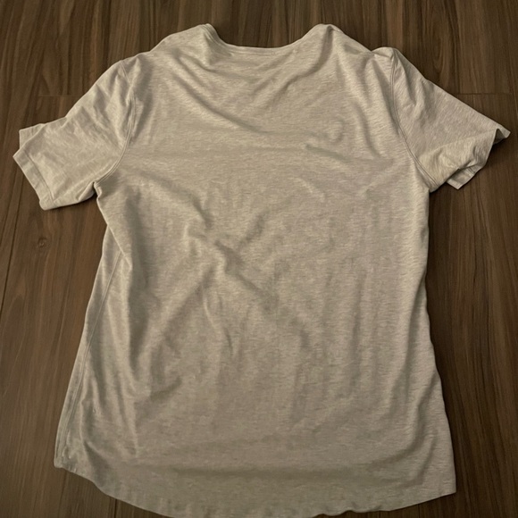 Lulu Lemon 5 year basic tee v-neck 😎👕 - Picture 2 of 2